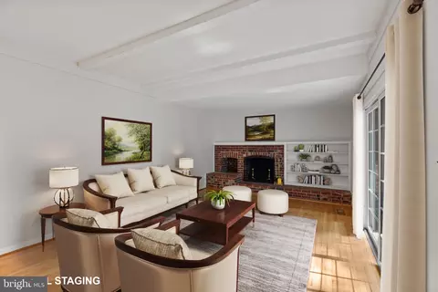 Living - 6117 Harmon Pl, Springfield, VA 22152 photo 6 of 9