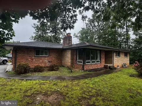 7041 Cindy Ln, Annandale, VA 22003