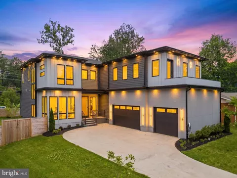 909 Myers Cir SW, Vienna, VA 22180