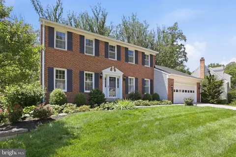 5911 Oakland Park Dr, Burke, VA 22015