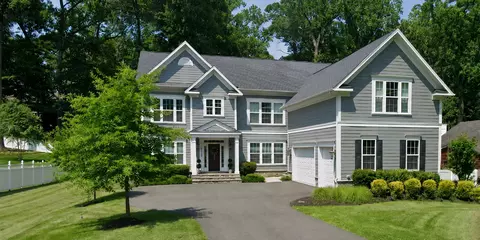 10718 Spruce St, Fairfax, VA 22030