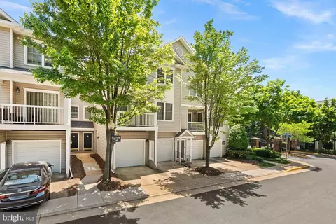 12785 Fair Briar Ln, Fairfax, VA 22033