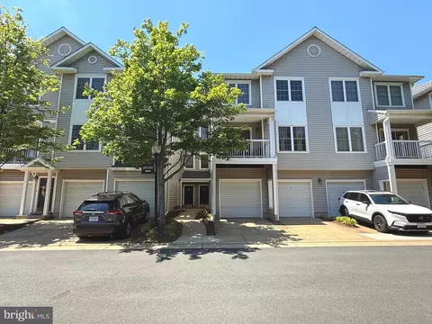 12885 Fair Briar Ln, Fairfax, VA 22033