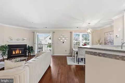 12885 Fair Briar Ln, Fairfax, VA 22033