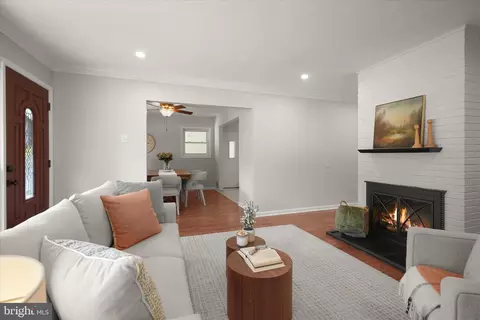 Living - 7422 Axton St, Springfield, VA 22151 photo 4 of 5