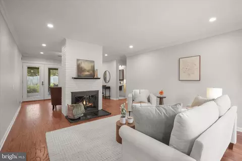 Living - 7422 Axton St, Springfield, VA 22151 photo 2 of 5