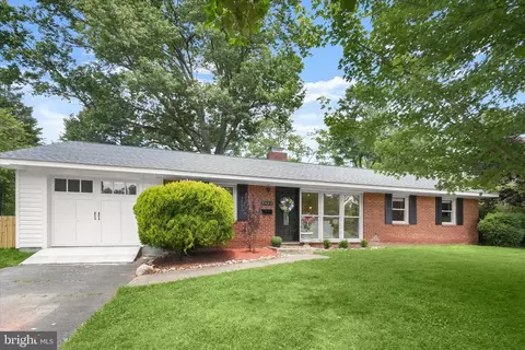 Exterior - 7422 Axton St, Springfield, VA 22151 photo 1 of 8