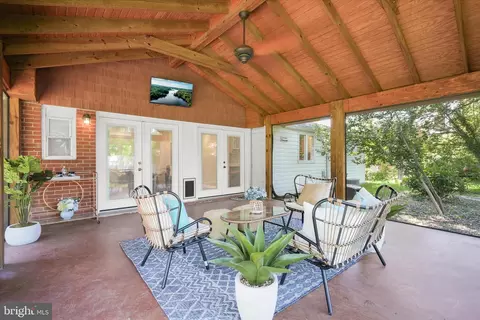 Exterior - 7422 Axton St, Springfield, VA 22151 photo 4 of 8