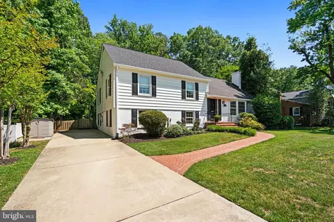 8611 Cyrus Pl, Alexandria, VA 22308
