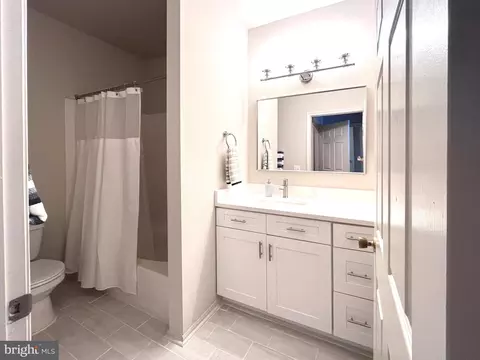 Bath - 1570 Spring Gate Dr #7203, Mclean, VA 22102 photo 2 of 6
