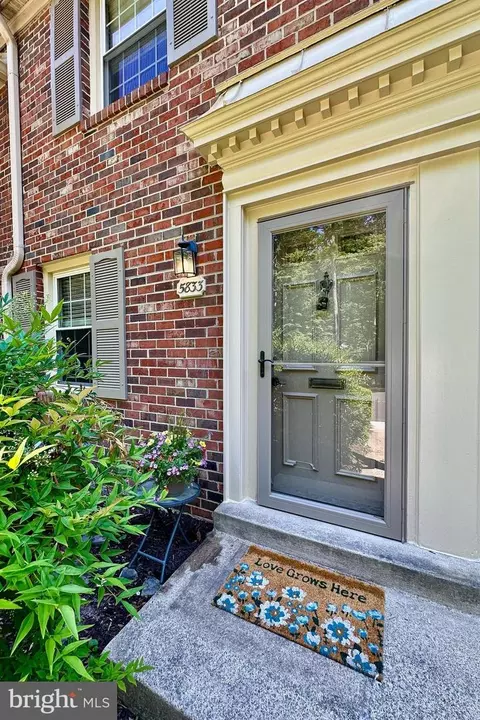 5833 Royal Ridge Dr #943, Springfield, VA 22152