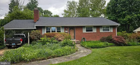 7719 Heritage Dr, Annandale, VA 22003