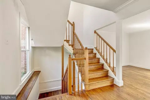 Entry Way - 7216 Evans Mill Rd, Mclean, VA 22101 photo 4 of 7