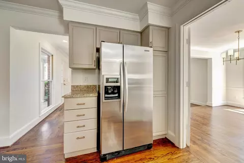 Entry Way - 7216 Evans Mill Rd, Mclean, VA 22101 photo 2 of 7