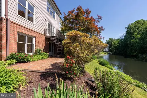 Exterior - 7216 Evans Mill Rd, Mclean, VA 22101 photo 4 of 5