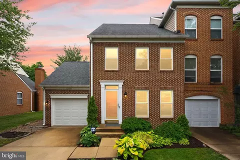 12056 Edgemere Cir, Reston, VA 20190