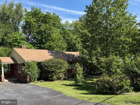 7028 Bradley Cir, Annandale, VA 22003