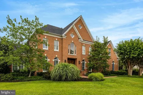 2006 Lord Fairfax Rd, Vienna, VA 22182