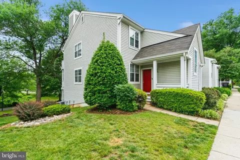 2912 Yarling Ct, Falls Church, VA 22042