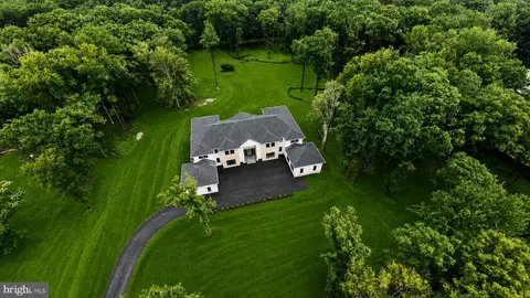 5947 Doyle Rd, Clifton, VA 20124