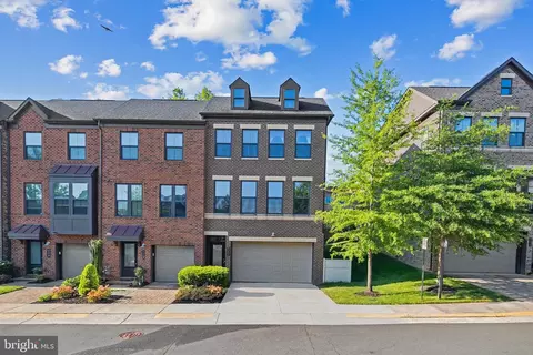 9253 Wood Violet Ct, Fairfax, VA 22031
