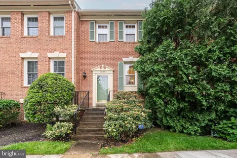 10139 Oakwood Chase Ct, Oakton, VA 22124