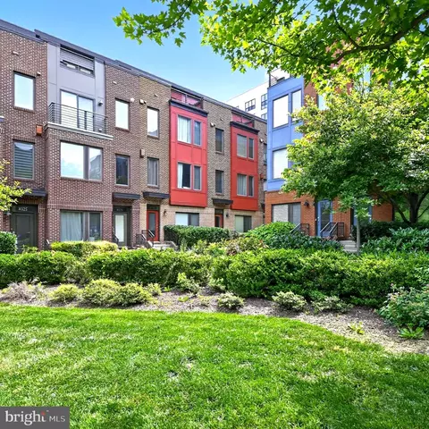 8319 Looking Glass Way, Fairfax, VA 22031