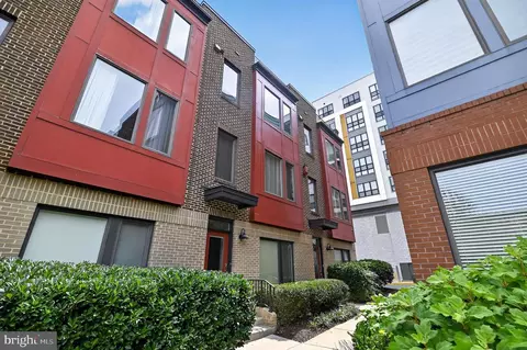 8319 Looking Glass Way, Fairfax, VA 22031
