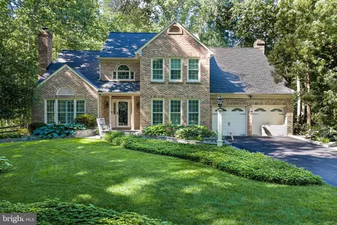 6811 Brimstone Ln, Fairfax Station, VA 22039