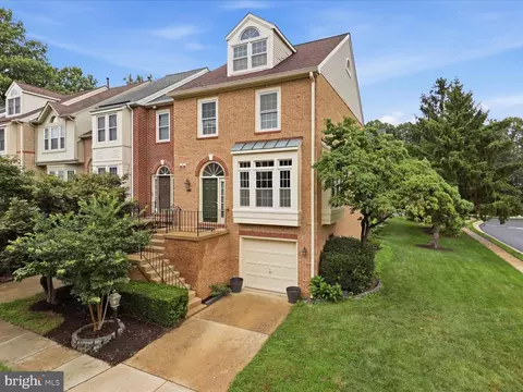 12000 Lisa Marie Ct, Fairfax, VA 22033