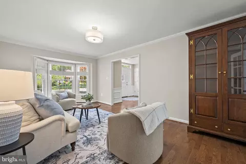 Living - 9127 Scott St, Springfield, VA 22153 photo 6 of 8
