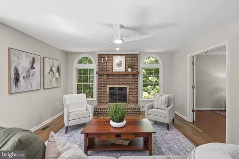 Living - 9127 Scott St, Springfield, VA 22153 photo 8 of 8