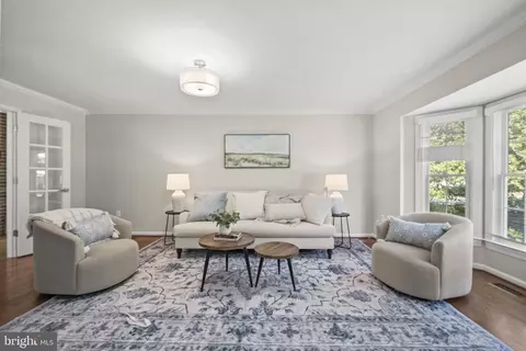 Living - 9127 Scott St, Springfield, VA 22153 photo 4 of 8