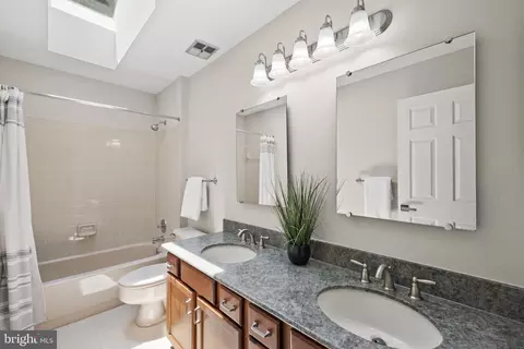 Bath - 9127 Scott St, Springfield, VA 22153 photo 6 of 8
