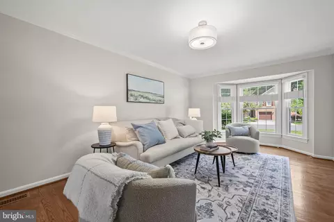 Living - 9127 Scott St, Springfield, VA 22153 photo 5 of 8
