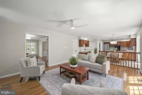 Living - 9127 Scott St, Springfield, VA 22153 photo 2 of 8