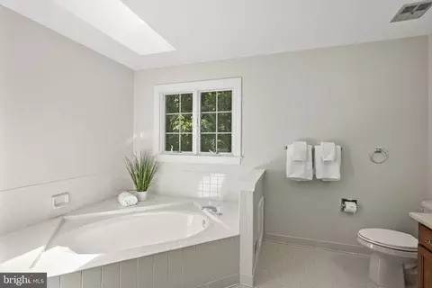 Bath - 9127 Scott St, Springfield, VA 22153 photo 2 of 8