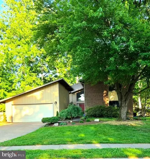 9013 Fort Craig Dr, Burke, VA 22015