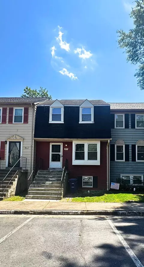915 Barton Oaks Pl, Herndon, VA 20170