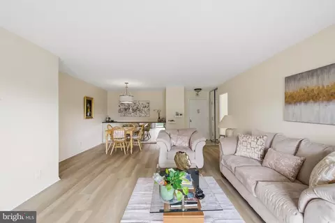 8380 Greensboro Dr #303, Mclean, VA 22102