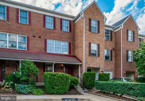2122 Hutchison Grove Ct, Falls Church, VA 22043