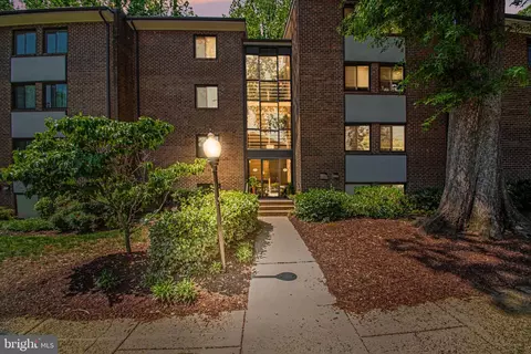 1417 Northgate Sq #1A, Reston, VA 20190