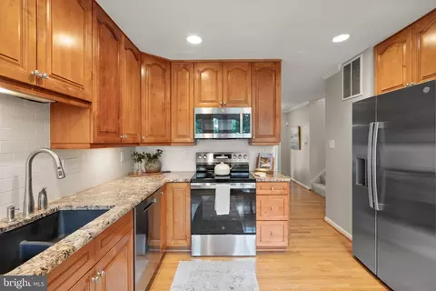 Kitchen - 8906 Tailcoat Ct, Springfield, VA 22153 photo 3 of 4