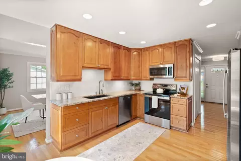 Kitchen - 8906 Tailcoat Ct, Springfield, VA 22153 photo 2 of 4