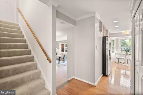 Entry Way - 8906 Tailcoat Ct, Springfield, VA 22153 photo 3 of 4