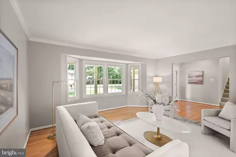 Living - 8906 Tailcoat Ct, Springfield, VA 22153 photo 6 of 13