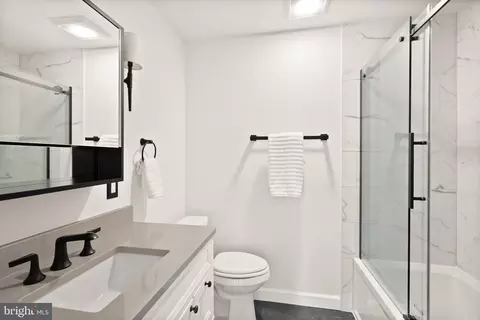 Bath - 8906 Tailcoat Ct, Springfield, VA 22153 photo 2 of 4