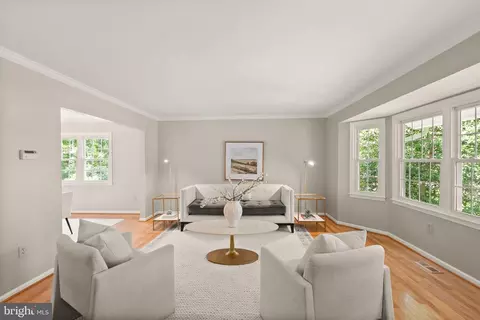 Living - 8906 Tailcoat Ct, Springfield, VA 22153 photo 3 of 13