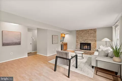 Living - 8906 Tailcoat Ct, Springfield, VA 22153 photo 10 of 13