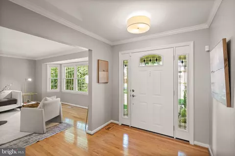 Entry Way - 8906 Tailcoat Ct, Springfield, VA 22153 photo 2 of 4